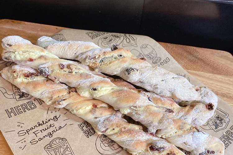 クランベリー クリームチーズのバトン レシピ 作り方 By ここba クックパッド 簡単おいしいみんなのレシピが349万品