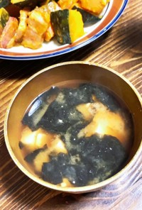 お豆腐と焼きのりのお味噌汁