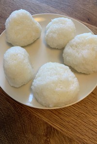 簡単 鍋で炊いた米の塩むすび　土井善晴