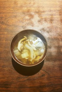 ぶなしめじと白菜の減塩醤油スープ