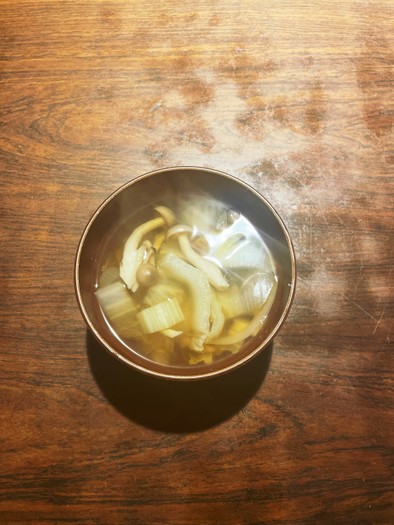 ぶなしめじと白菜の減塩醤油スープの写真