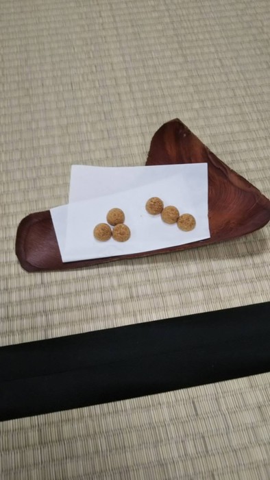 きな粉で洲浜(スハマ)茶会用お干菓子完成の写真