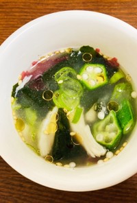 生姜で温かく鶏肉入り海藻スープ