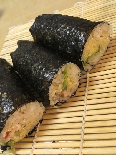 海老アボカド巻き寿司の写真