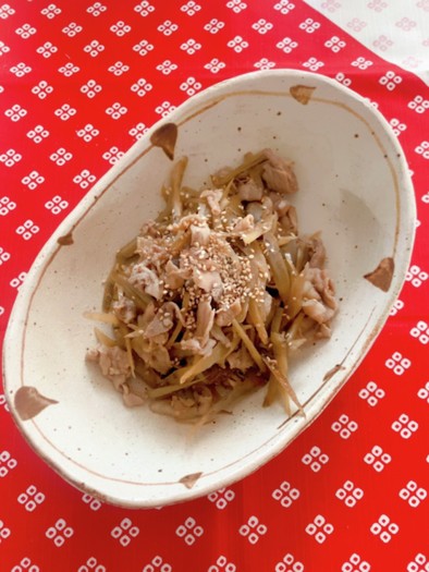 豚肉とごぼうの炒め煮の写真