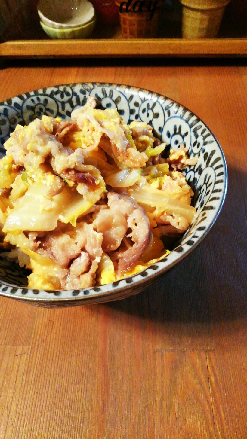 白菜大量消費☆牛バラ肉と白菜の卵とじ丼の画像