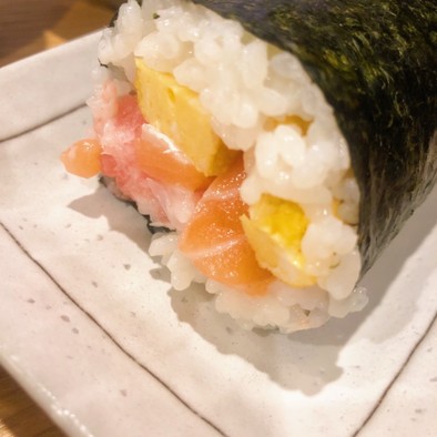 サーモンとネギトロの手巻き寿司 恵方巻きの写真