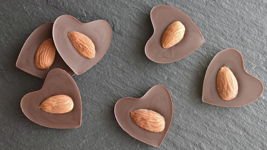 アーモンドチョコレートの画像