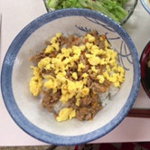 作り置き可☆ツナ缶そぼろと炒り卵の2色丼の画像