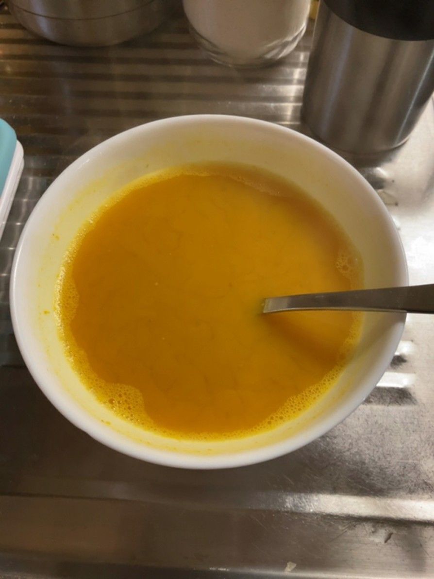 朝食にオートミールのカレースープの画像