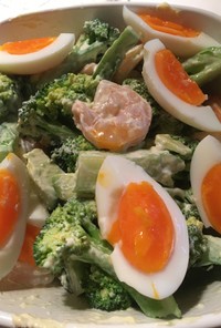 えびと卵とブロッコリーのサラダ