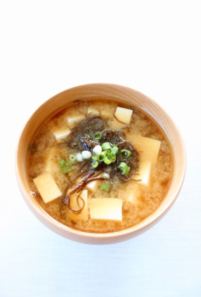 簡単シンプルな【もずくと豆腐のお味噌汁】の写真