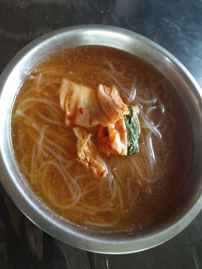 完コピ冷麺スープの写真