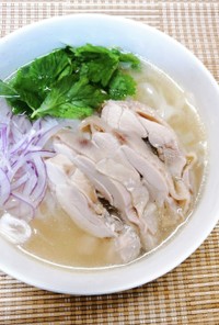 市販スープの素で✤蒸し鶏のフォー