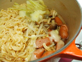味噌ラーメンで☆簡単プデチゲ風