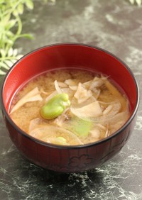 簡単！そら豆と舞茸のお味噌汁☆生姜風味