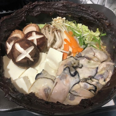 旨鍋！010：広島名物牡蠣の土手鍋の写真