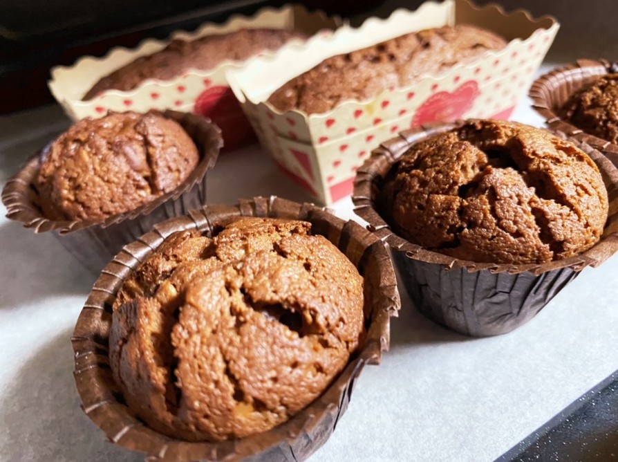 クッキー生地のフロスティングを使ったブラウニーカップケーキのレシピ