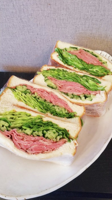 パストラミビーフ サンドイッチの写真