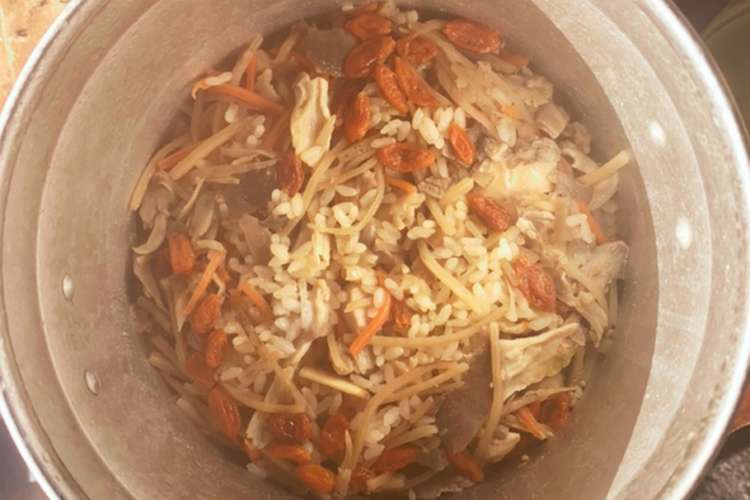 キャンプ飯 飯盒でつくる簡単鶏牛蒡ご飯 レシピ 作り方 By ｎｕｉｎｕｉ クックパッド 簡単おいしいみんなのレシピが349万品