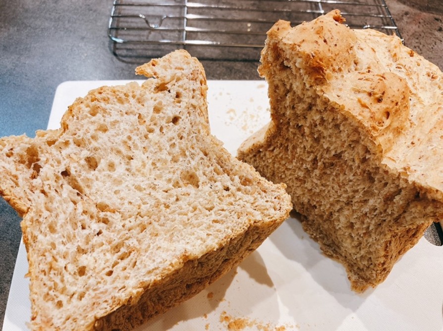 ホエー入りライ麦食パンの画像