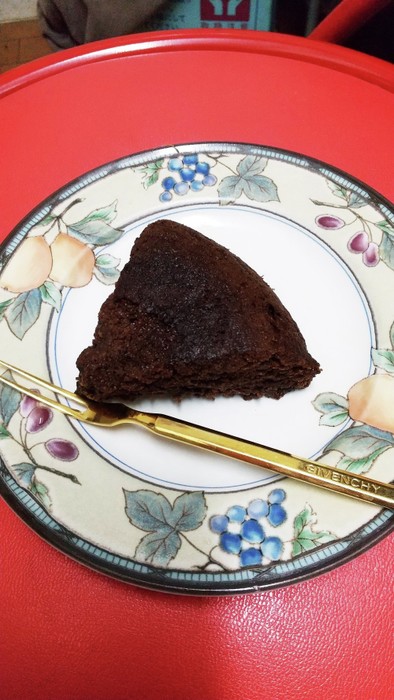 混ぜるだけ！炊飯器で簡単濃厚チョコケーキの写真