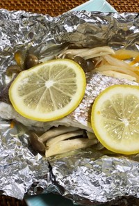 鯛のホイル焼き　レモンバター風味