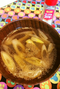 沸騰したら完成★胡椒強めネギの中華スープ