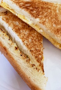 フライパンで卵とチーズの簡単ホットサンド