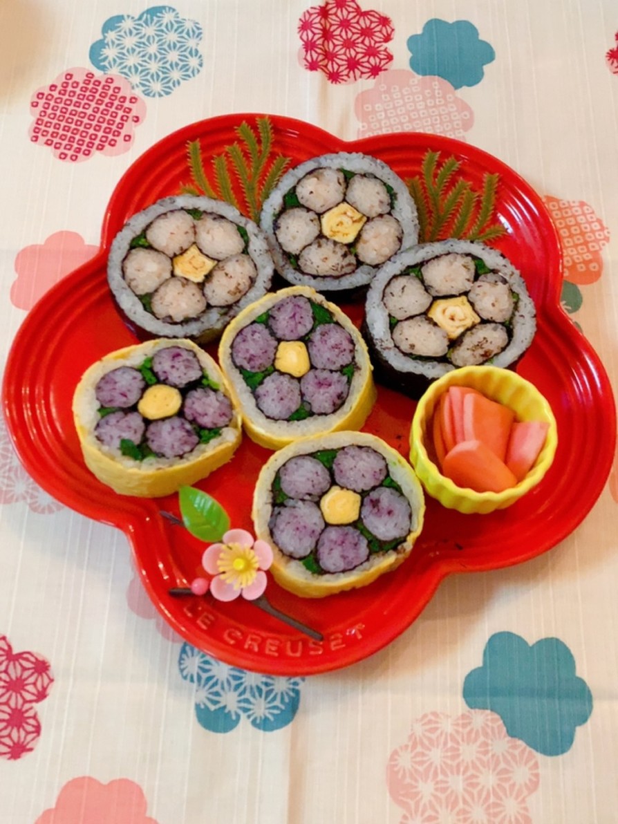 2種類のお花の巻き寿司の画像