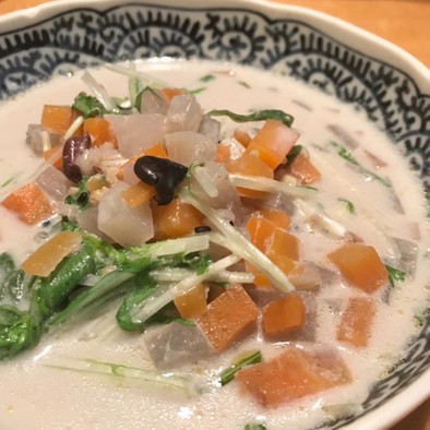 雑穀入り野菜の豆乳スープの写真