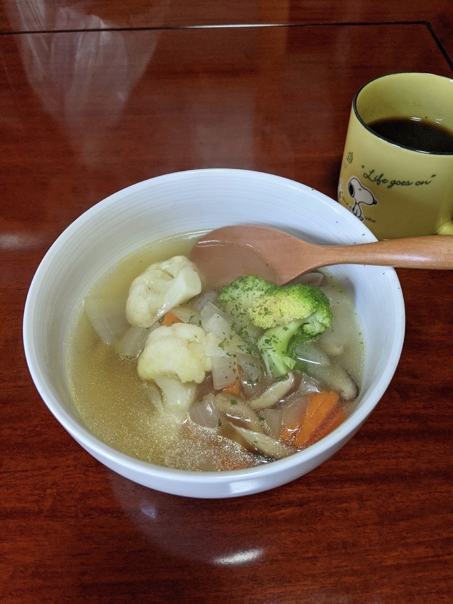 カリフラワーとブロッコリーの野菜スープの画像