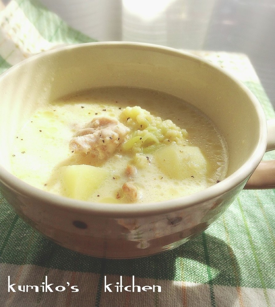 鶏肉カリフラワーの豆乳味噌スープの画像