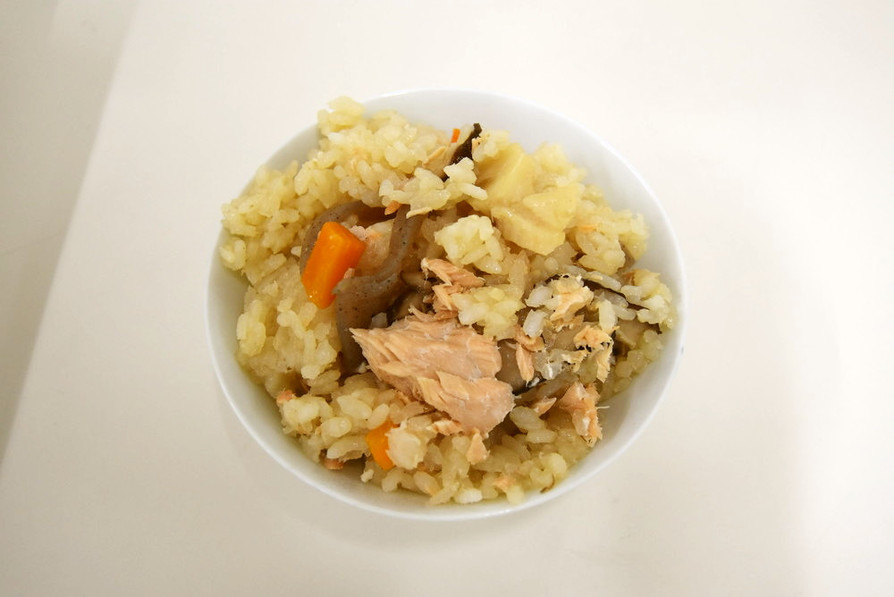 ホタテと鮭のミルキー混ぜご飯(乳和食)の画像