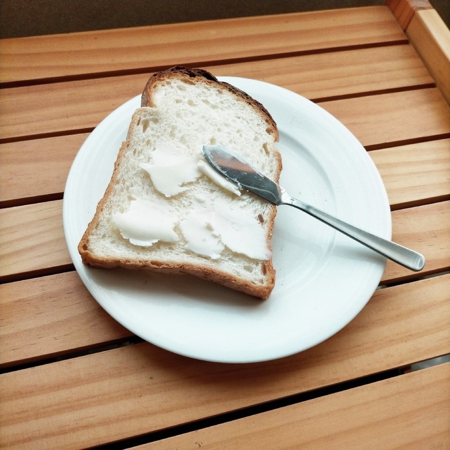 簡単！トーストにバターをたっぷり塗る方法の画像