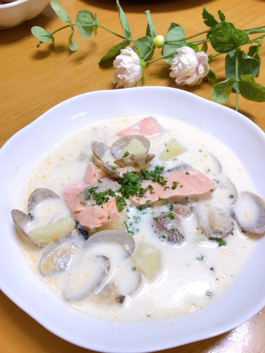 鮭とじゃがいもの食べるスープの画像