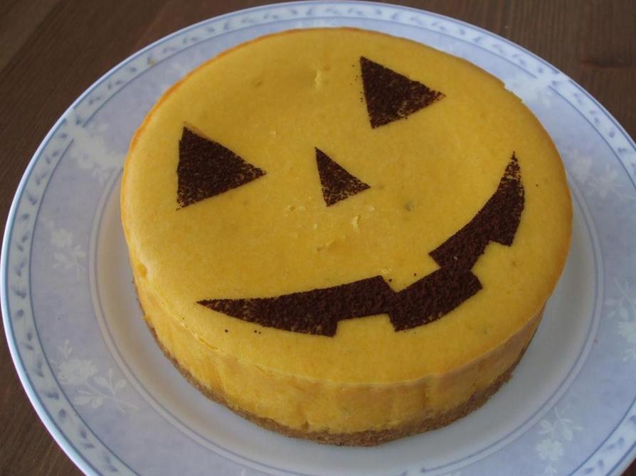 ハロウィン仕様かぼちゃのチーズケーキの画像