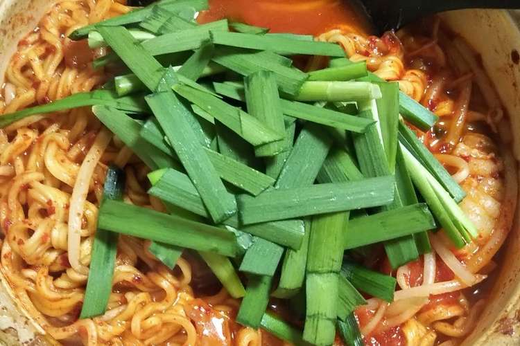 真っ赤なもつ鍋 シメはラーメンで レシピ 作り方 By まやぞう 時短上等 クックパッド 簡単おいしいみんなのレシピが359万品