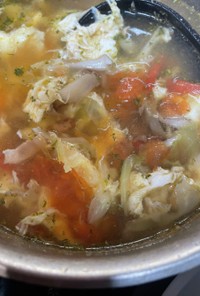 簡単　舞茸とトマトのコンソメスープ
