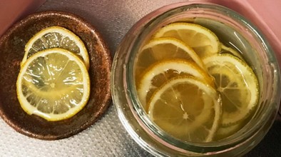 簡単ですよ〜レモンの砂糖&ハチミツ漬けの写真
