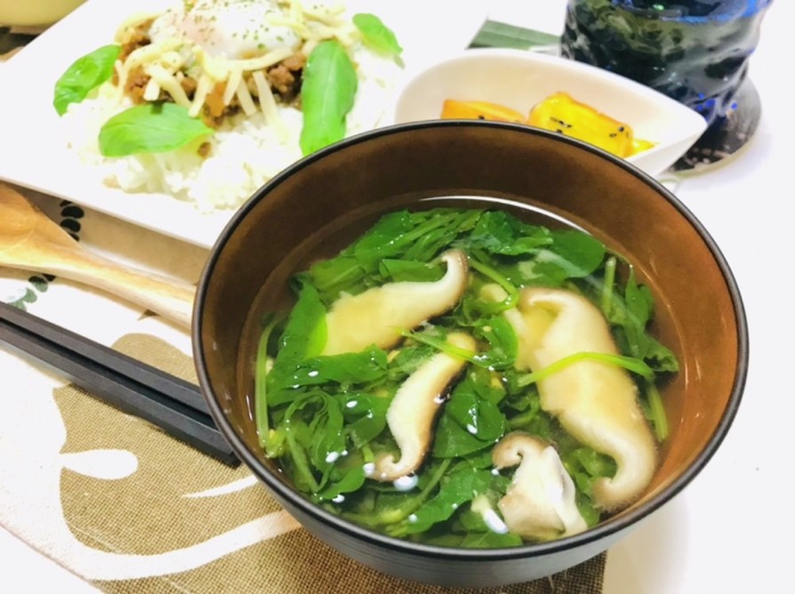 簡単小松菜と椎茸のお味噌汁の画像