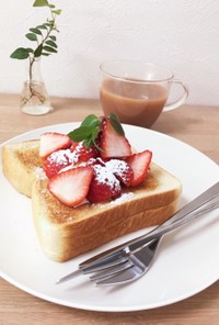 いちごたっぷりトースト★簡単おやつカフェ