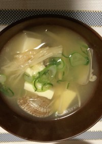 あさり、豆腐、エノキのお味噌汁