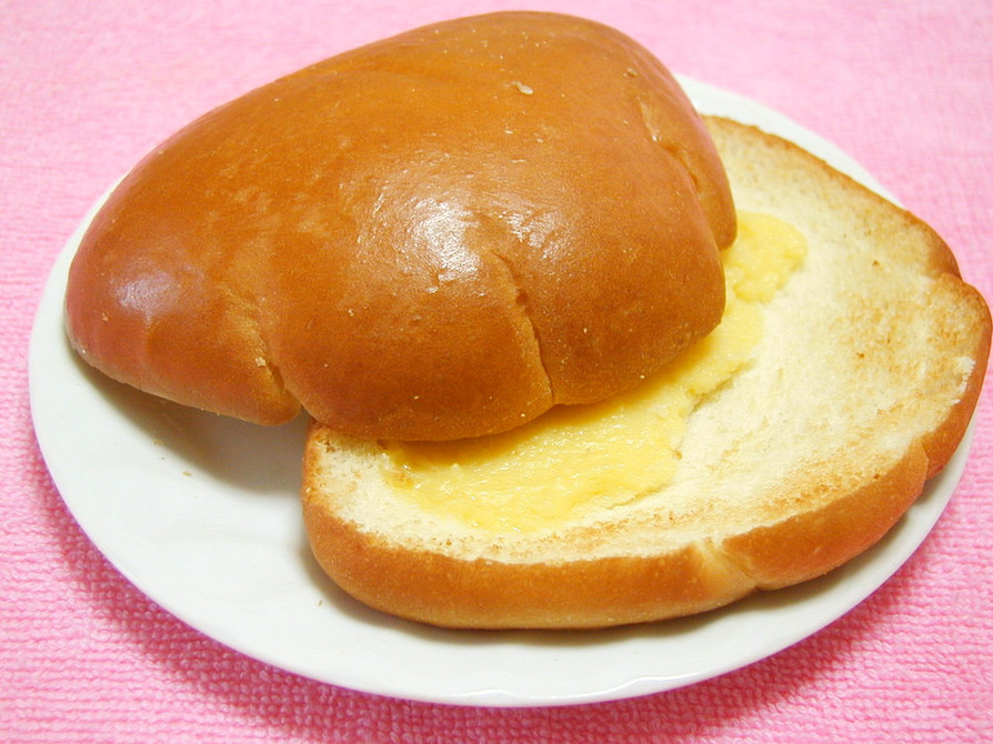 クリームパンのトーストの画像