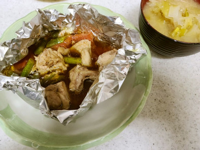 ✨鶏肉と野菜のホイル焼き＆ネギの味噌汁✨の写真