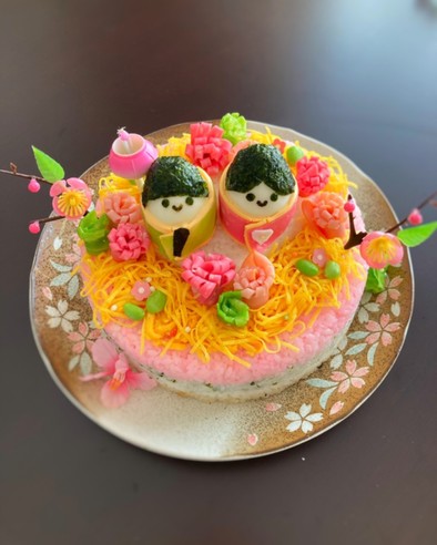 雛祭りのお祝い☆ちらし寿司ケーキ☆の写真