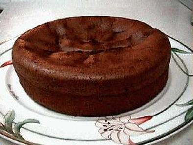 淡雪のような口どけのチョコレートケーキの写真