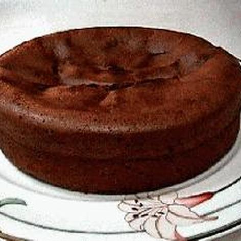 淡雪のような口どけのチョコレートケーキ