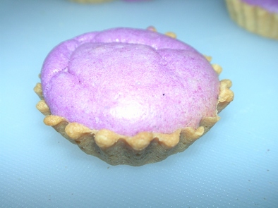 秋の紫芋クリーム・スフレ・タルトの写真