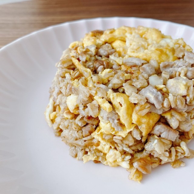 オートミールでりゅうじさんのニンニク炒飯 レシピ 作り方 By クックadmsi4 クックパッド 簡単おいしいみんなのレシピが356万品